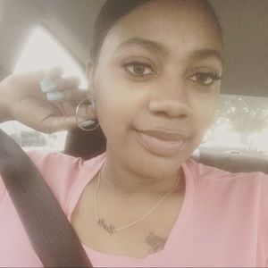 Meet your Posher, Carla